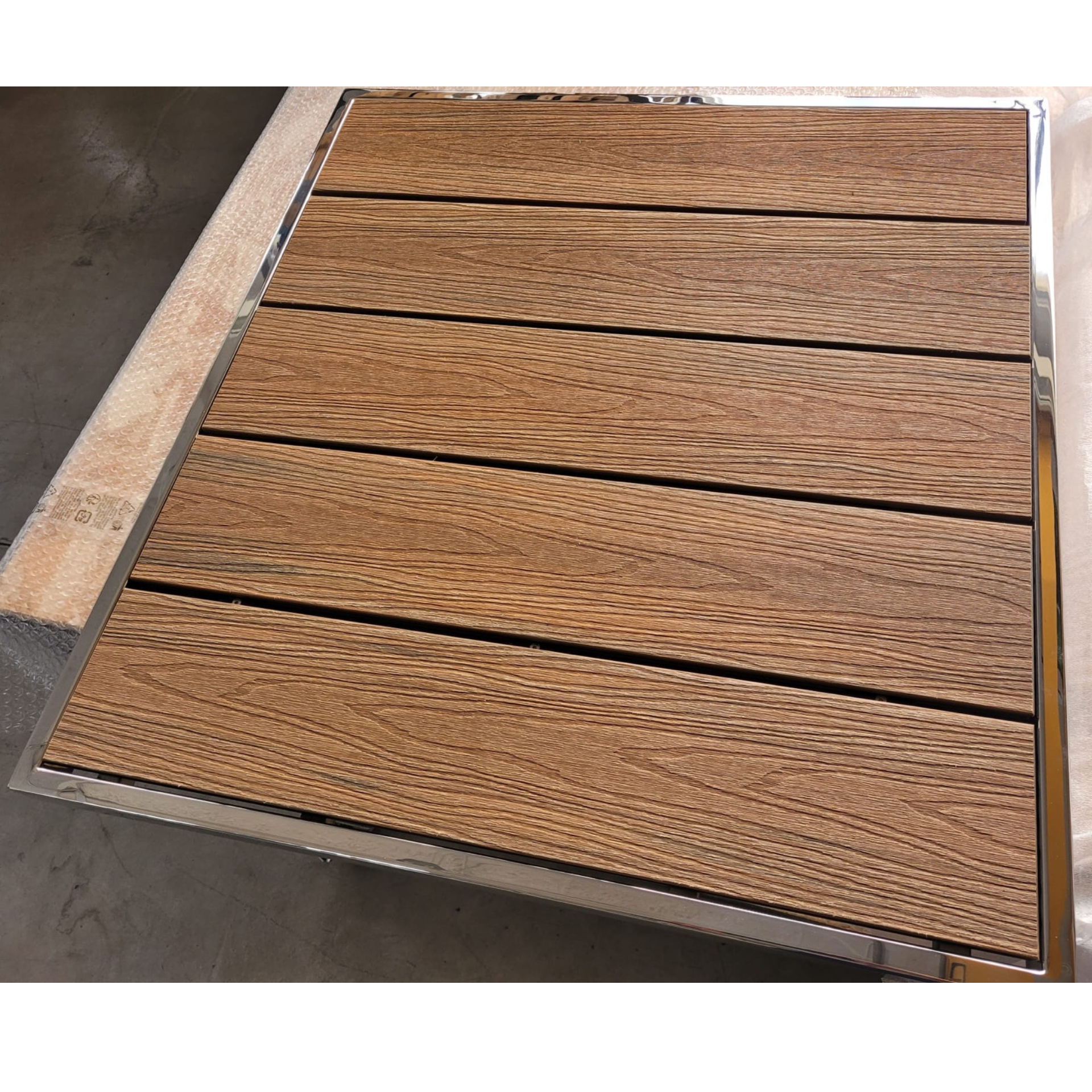 Bodenplatte für Außendusche Holzpaneele