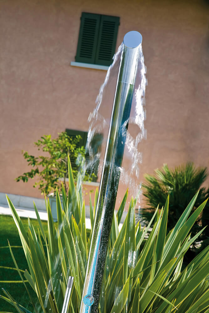 Pooldusche Aqua Bambu von Bossini Detail Duschkopf mit Wasserschwall