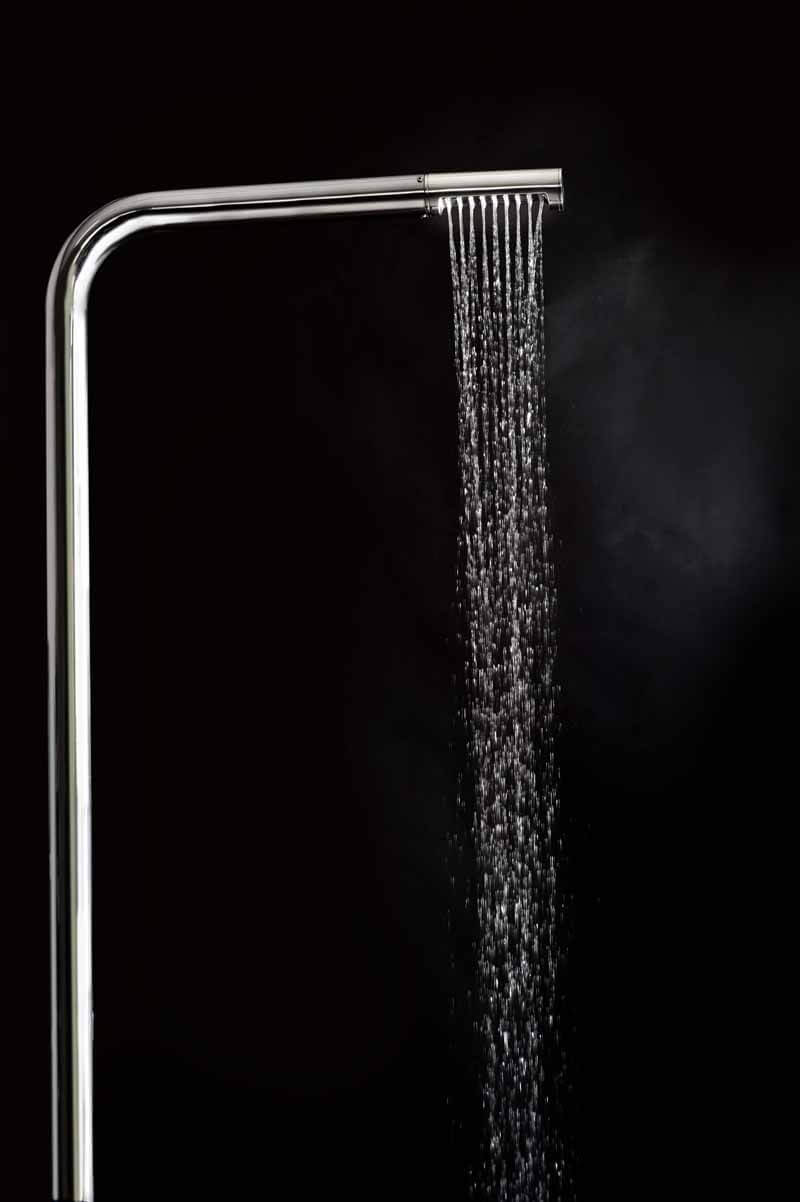 Außendusche Mercurio COLD von AMA Luxury Shower freisestellt Detail Duschkopf mit Wasserstrahl in Edelstahl 